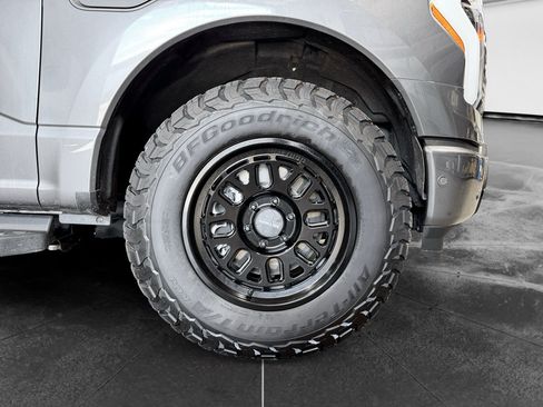 Used 2023 Ford F150 Lightning Platinum AWD/4WD image 38