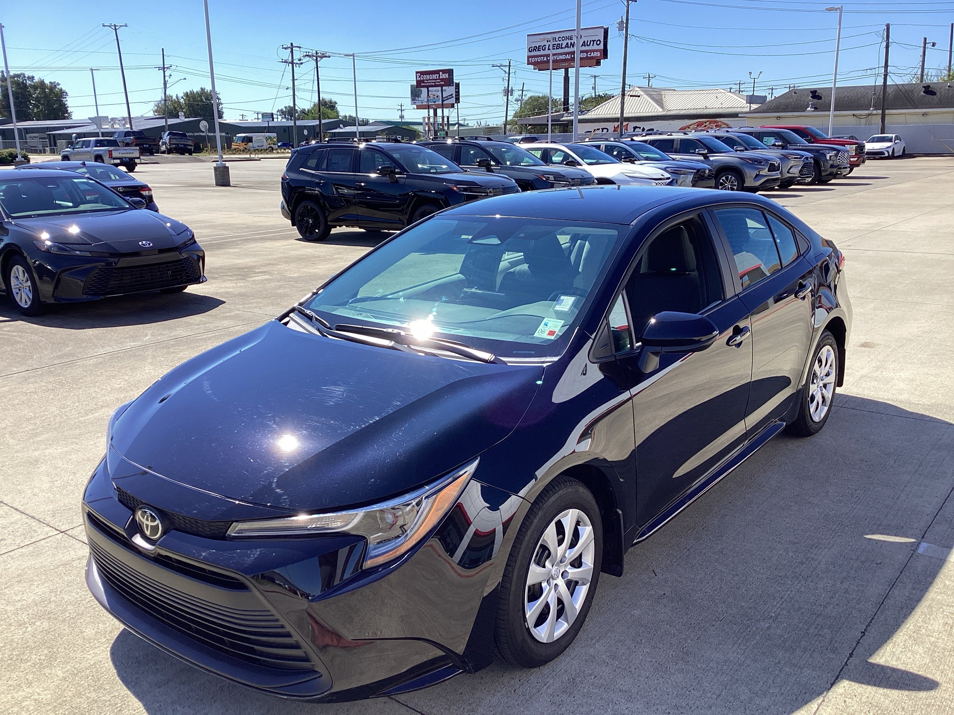 Used 2026 Toyota Corolla LE FWD image 3