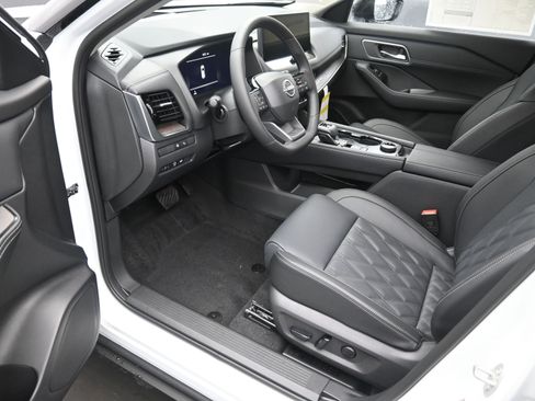 New 2026 Nissan Rogue Platinum w/ Platinum Premium Package image 12