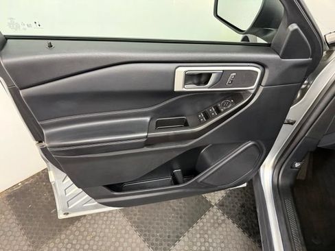 Used 2020 Ford Explorer XLT w/ Equipment Group 202A AWD/4WD image 20