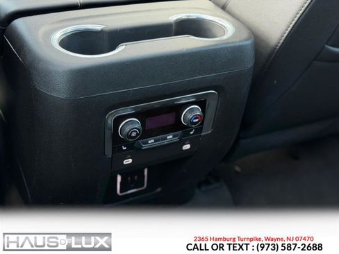 Used 2023 Chevrolet Suburban Premier image 32