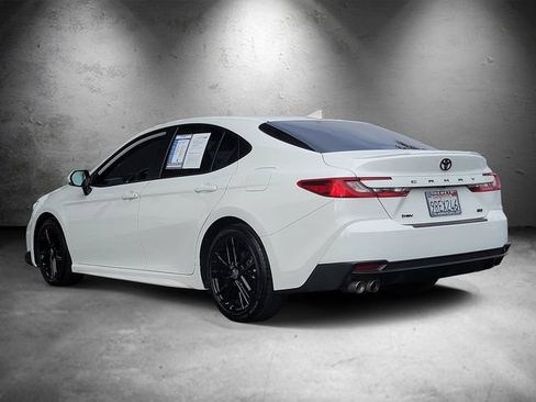 Used 2025 Toyota Camry SE FWD image 4