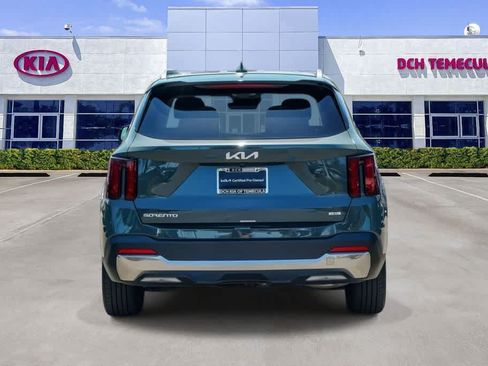 Certified 2025 Kia Sorento EX AWD/4WD image 5