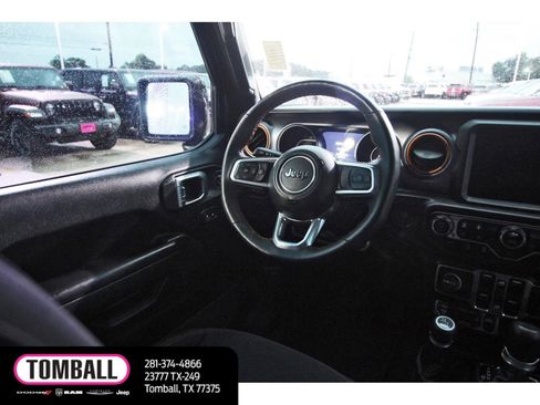 Used 2022 Jeep Gladiator Mojave w/ Cold Weather Group image 10