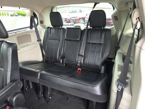 Used 2012 Chrysler Town & Country Touring-L w/ Entertainment Group #2 FWD image 30