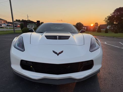 Used 2015 Chevrolet Corvette Z06 w/ 2LZ Preferred Equipment Group RWD image 8