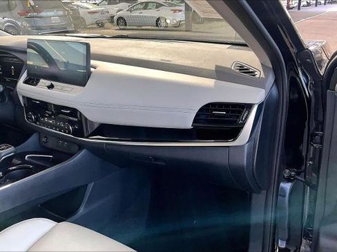 Certified 2024 Nissan Rogue SL w/ SL Premium Package image 18