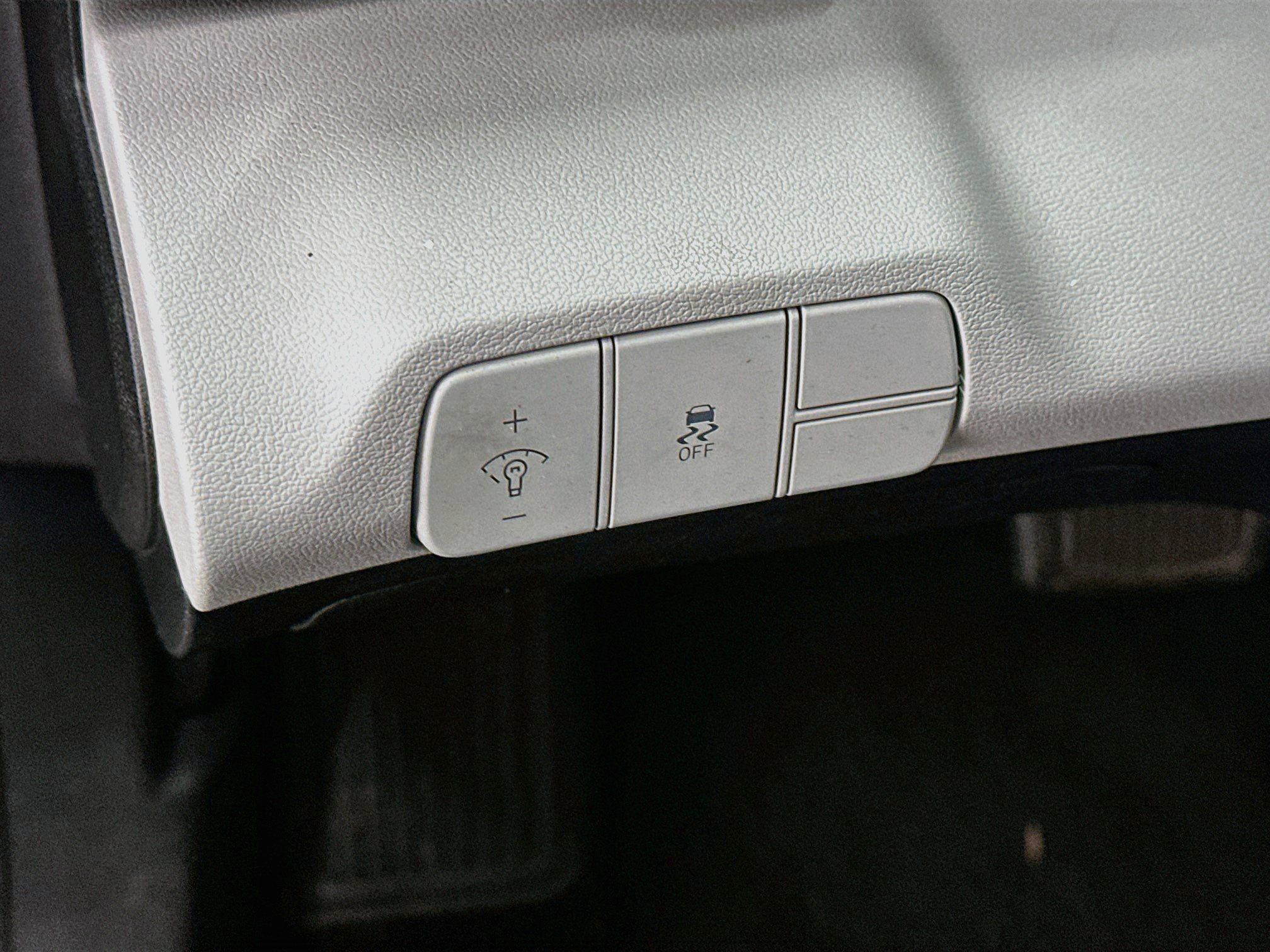 Used 2025 Hyundai Elantra Limited FWD image 17