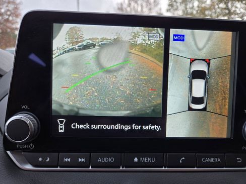 Used 2024 Nissan Sentra SR w/ SR Premium Package image 32