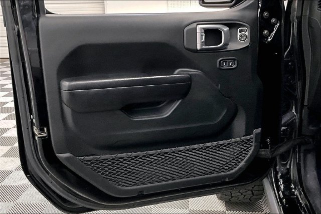 Used 2021 Jeep Gladiator Rubicon w/ Cold Weather Group AWD/4WD image 19