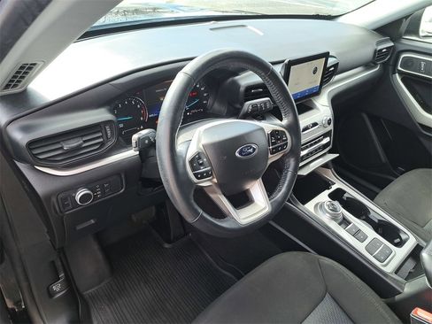 Used 2022 Ford Explorer XLT image 7