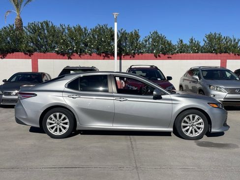 Used 2019 Toyota Camry LE image 3