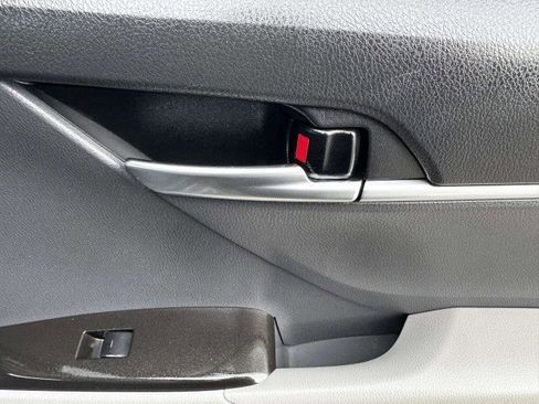 Used 2021 Toyota Camry LE image 41