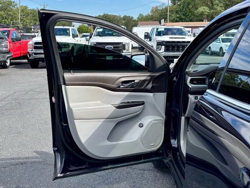 Used 2021 GMC Acadia SLT image 13