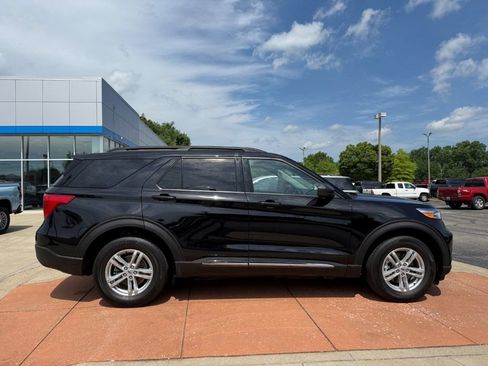 Used 2023 Ford Explorer XLT w/ Equipment Group 202A AWD/4WD image 7