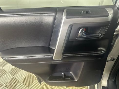 Used 2015 Toyota 4Runner Limited AWD/4WD image 18