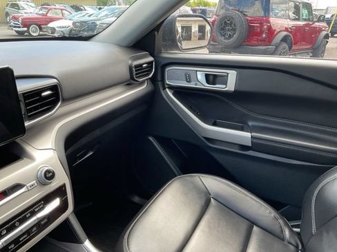 Used 2023 Ford Explorer XLT w/ Equipment Group 202A AWD/4WD image 42