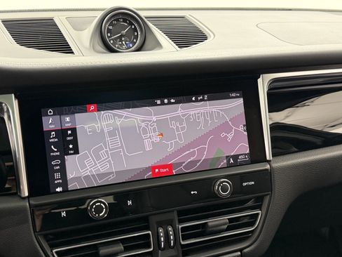 Certified 2024 Porsche Macan S AWD/4WD image 44