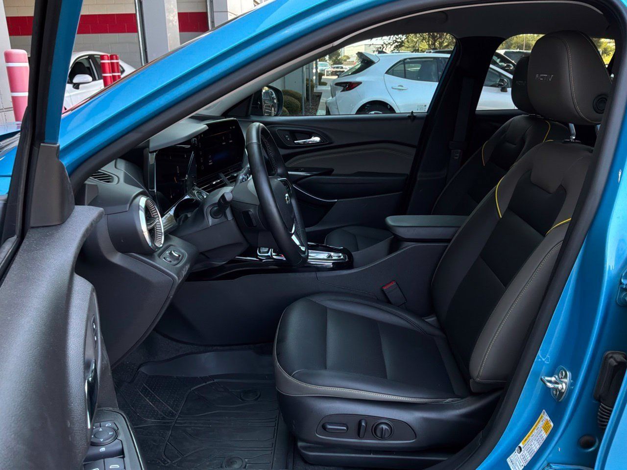 Used 2025 Chevrolet Trax ACTIV w/ Driver Confidence Package FWD image 11
