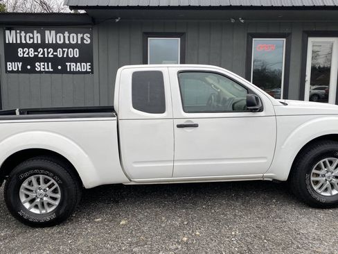 Used 2016 Nissan Frontier SV AWD/4WD image 4