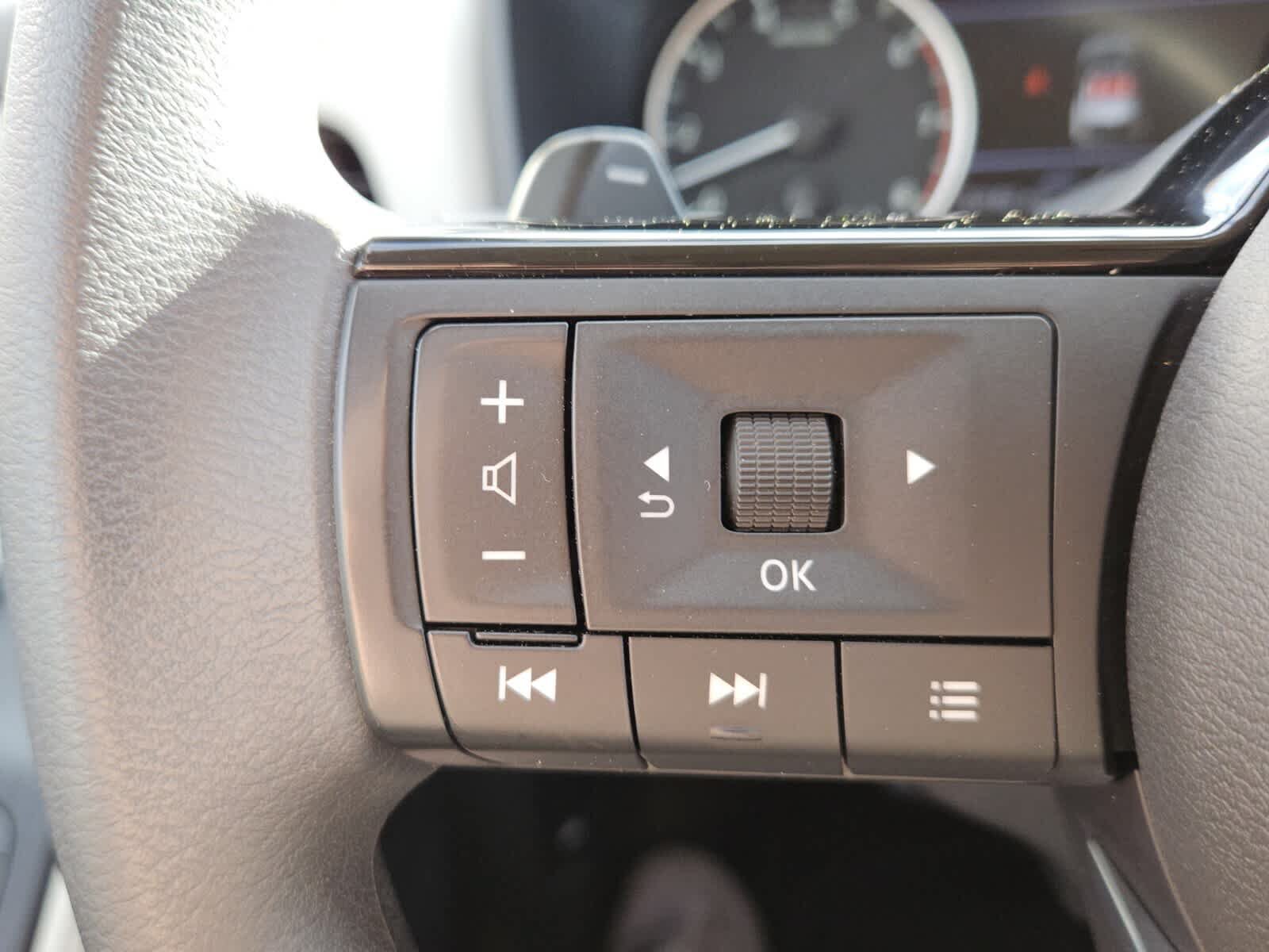 Used 2023 Nissan Rogue SV AWD/4WD image 12