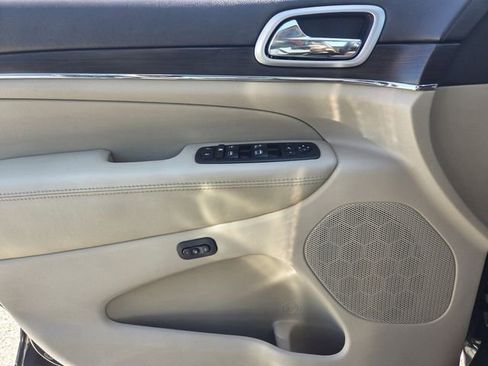 Used 2018 Jeep Grand Cherokee Overland RWD image 23