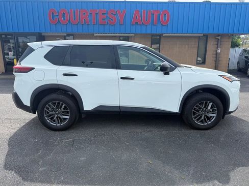 Used 2022 Nissan Rogue S FWD image 11