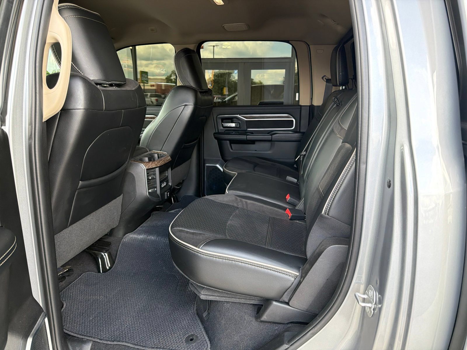 Used 2021 RAM 2500 Laramie w/ Chrome Appearance Group RWD image 3