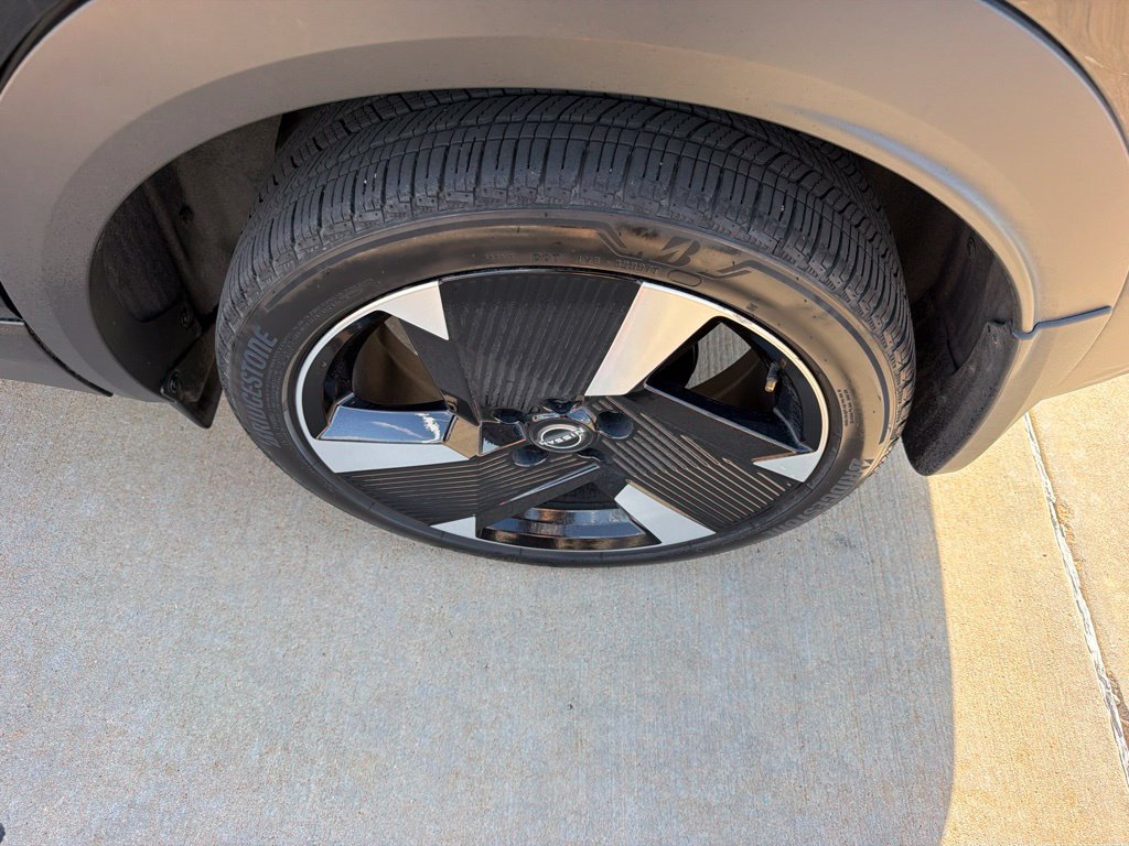 Used 2025 Nissan Kicks SR AWD/4WD image 9
