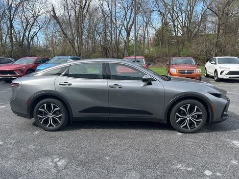 Used 2024 Toyota Crown XLE image 2