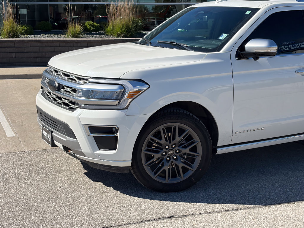 Used 2023 Ford Expedition Max Platinum AWD/4WD image 2