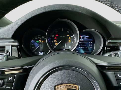 Used 2025 Porsche Macan image 13