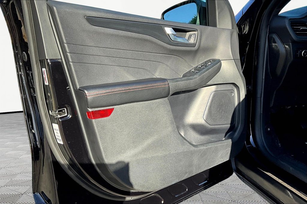 Used 2025 Ford Escape ST-Line Select AWD/4WD image 20