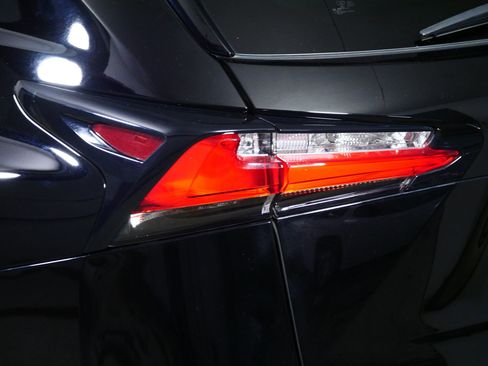 Used 2016 Lexus NX 300h AWD image 17