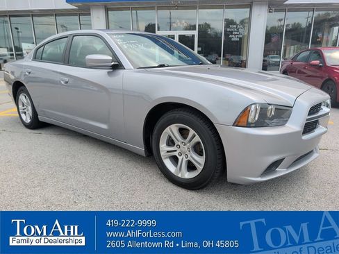 Used 2013 Dodge Charger SE RWD image 1
