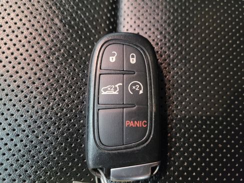 Used 2019 Jeep Cherokee Limited w/ Luxury Group image 32