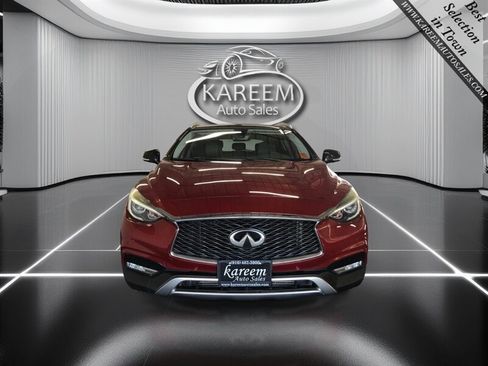 Used 2017 INFINITI QX30 Premium w/ Navigation Package AWD/4WD image 2