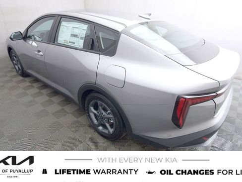 New 2025 Kia K4 LXS image 7