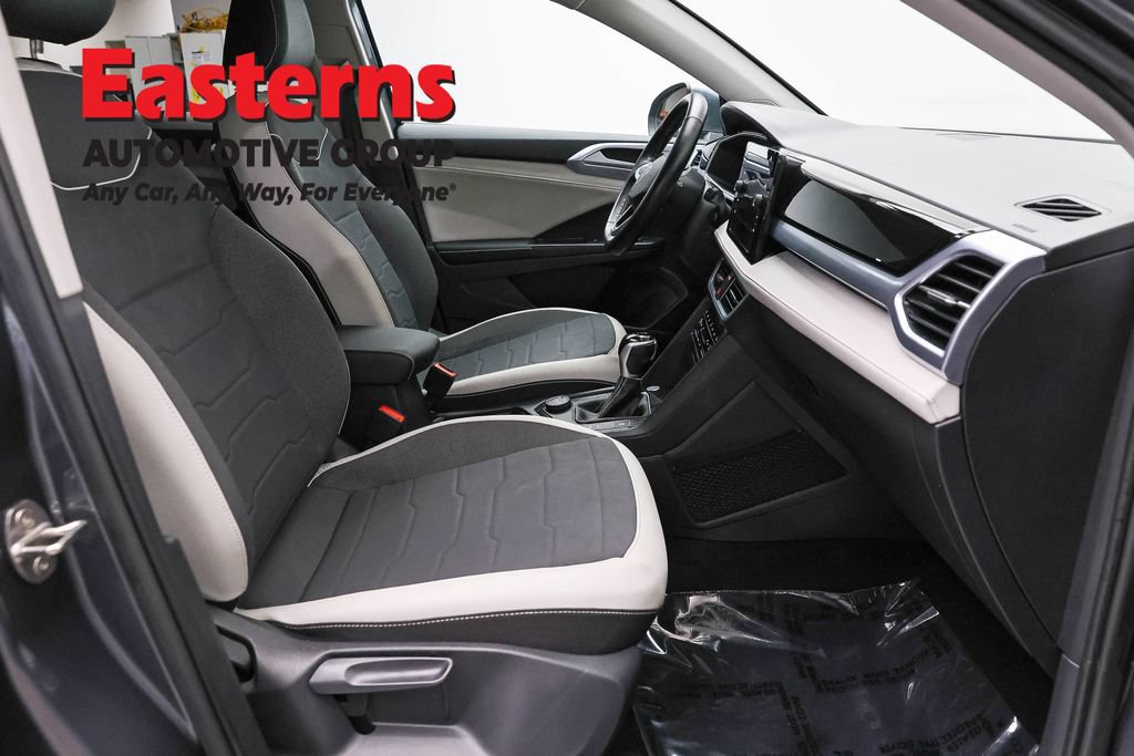Used 2025 Volkswagen Taos SE AWD/4WD image 25