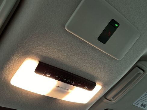 New 2025 Nissan Versa SR w/ Trunk Package FWD image 20