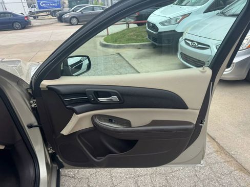 Used 2019 Ford Escape SE FWD image 11