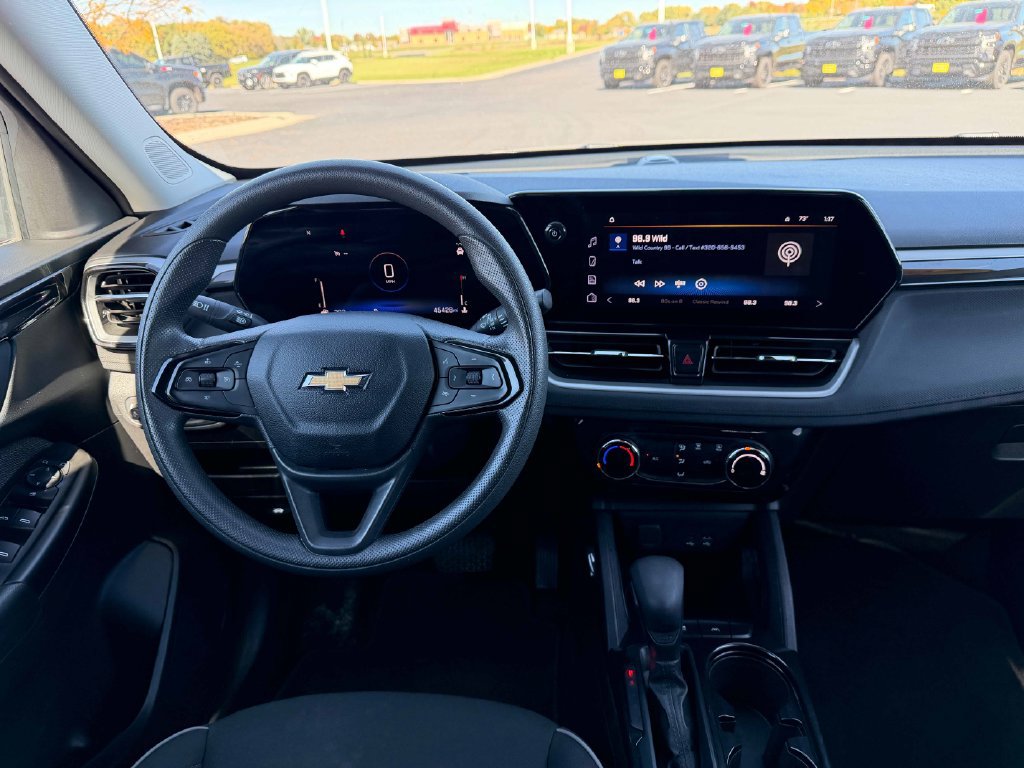 Used 2025 Chevrolet TrailBlazer LT FWD image 28