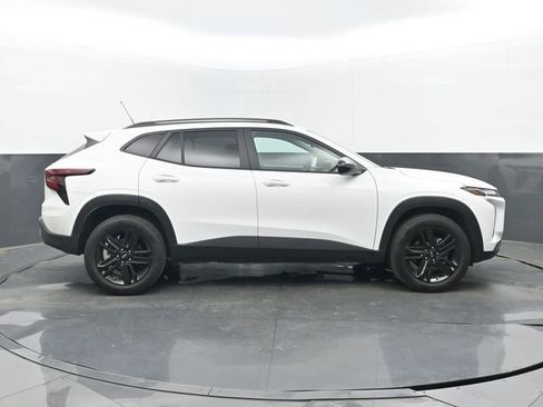 Used 2025 Chevrolet Trax ACTIV w/ Driver Confidence Package image 2