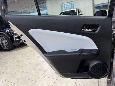 Used 2019 Toyota Prius Prime Premium image 29