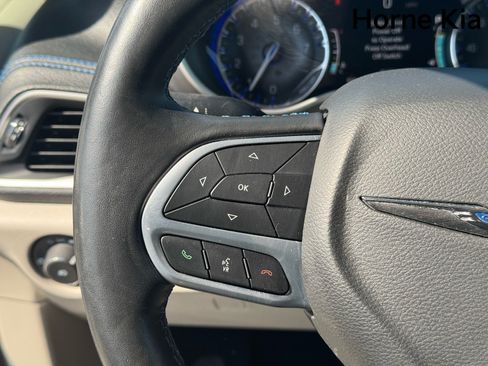 Used 2021 Chrysler Pacifica Touring w/ Cold Weather Group AWD/4WD image 18
