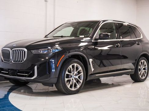 Used 2025 BMW X5 xDrive50e image 4
