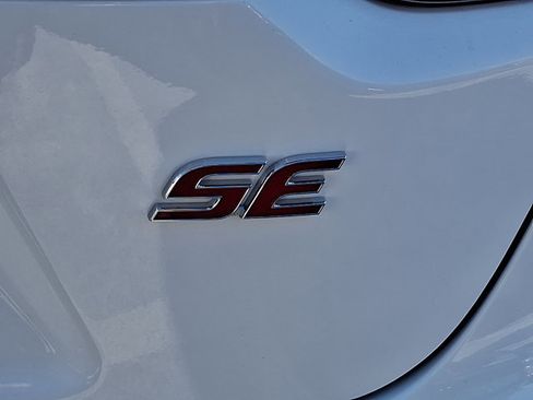 Used 2025 Toyota Corolla SE image 32