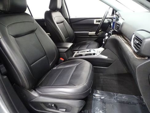 Used 2023 Ford Explorer Limited AWD/4WD image 17