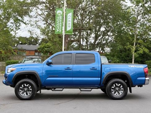 Used 2018 Toyota Tacoma TRD Off-Road AWD/4WD image 2