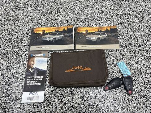 Used 2019 Jeep Cherokee Latitude image 20